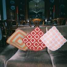 Almofadas em ponto Crochê de cores diversas