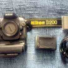 Nikon D200 (corpo) + Grip e 2 baterias extra - 250,00 Euros